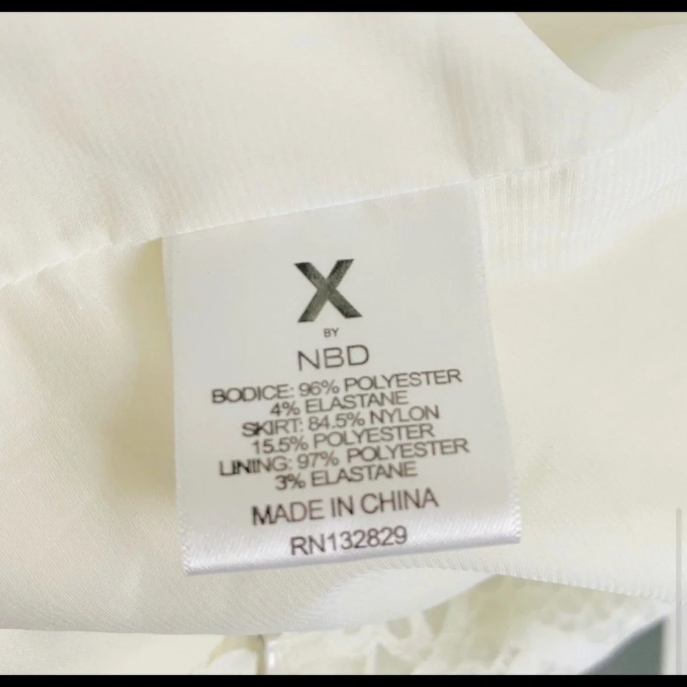 WHITE DRESS - Picture 3 of 3